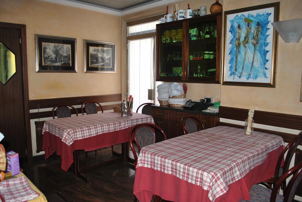 Albergo Alla Rocca Garda  Dış mekan fotoğraf