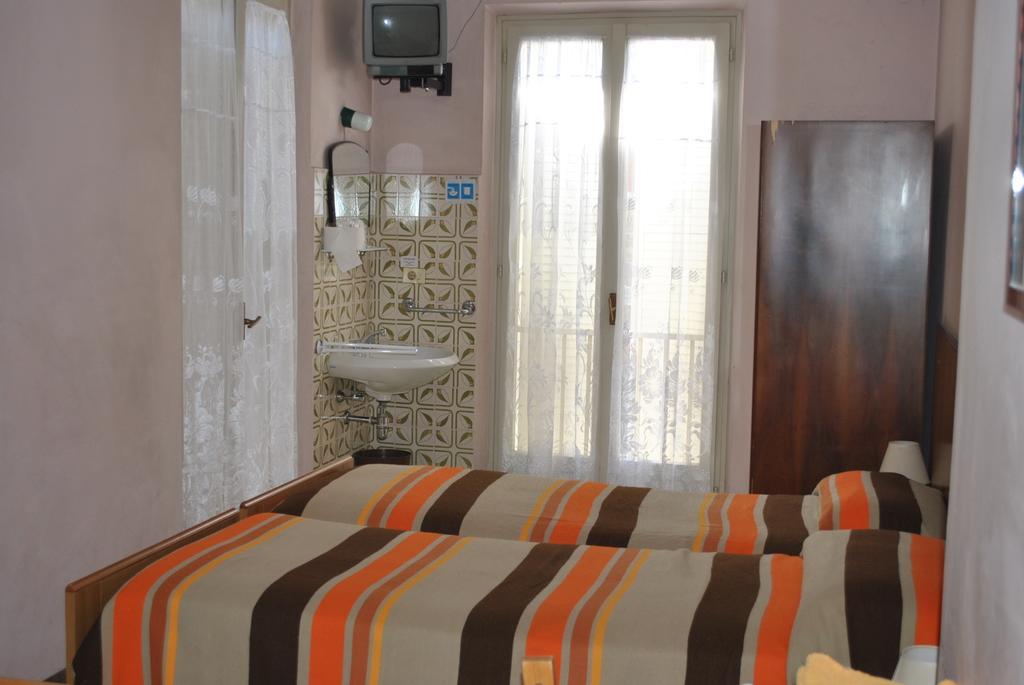 Albergo Alla Rocca Garda  Oda fotoğraf