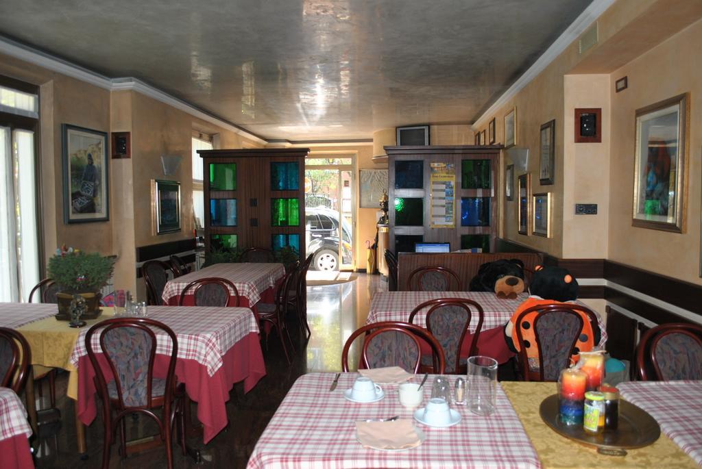 Albergo Alla Rocca Garda  Dış mekan fotoğraf